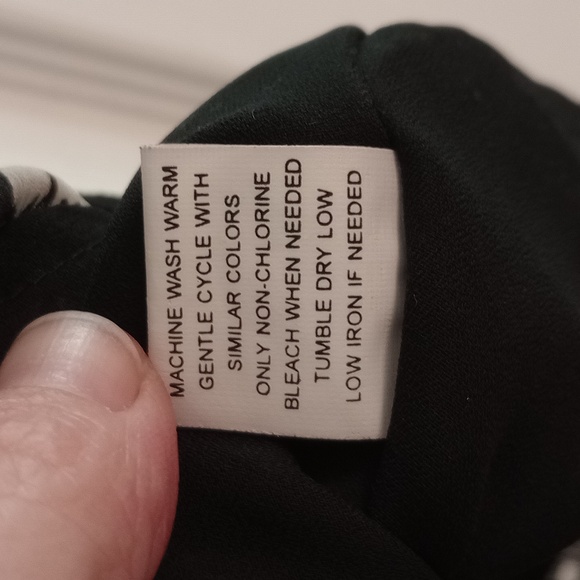 NOTATION BLACK WHITE FLORAL TOP SIZE 1X - Picture 12 of 13